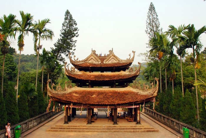 Sự cổ kính của chùa Hương